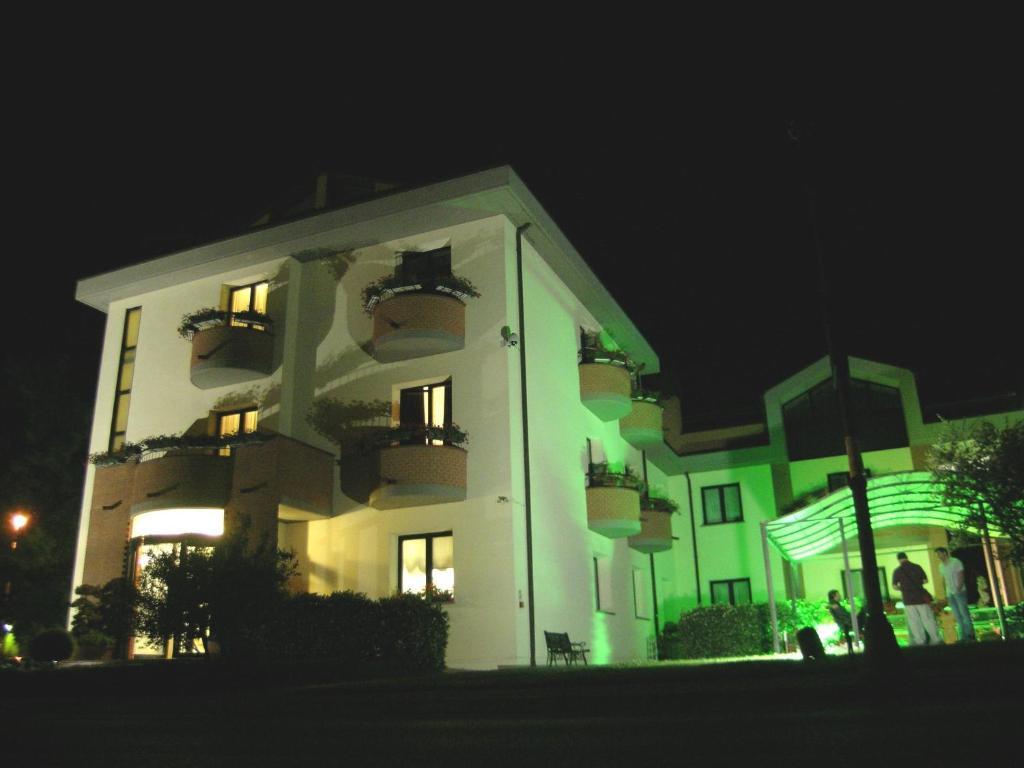 Hotel Da Vito Campagna Lupia Exterior photo