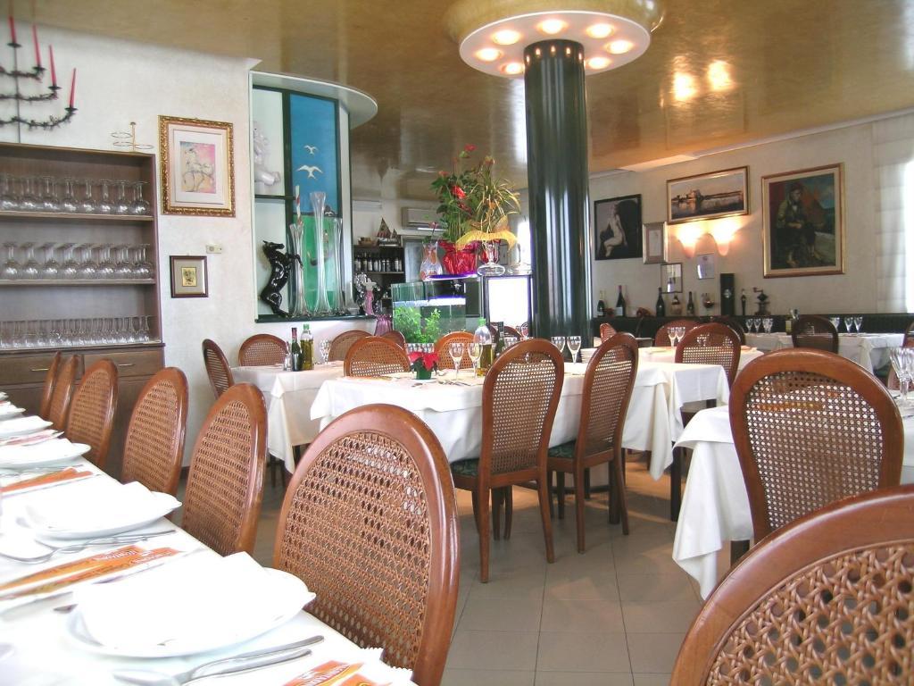 Hotel Da Vito Campagna Lupia Exterior photo