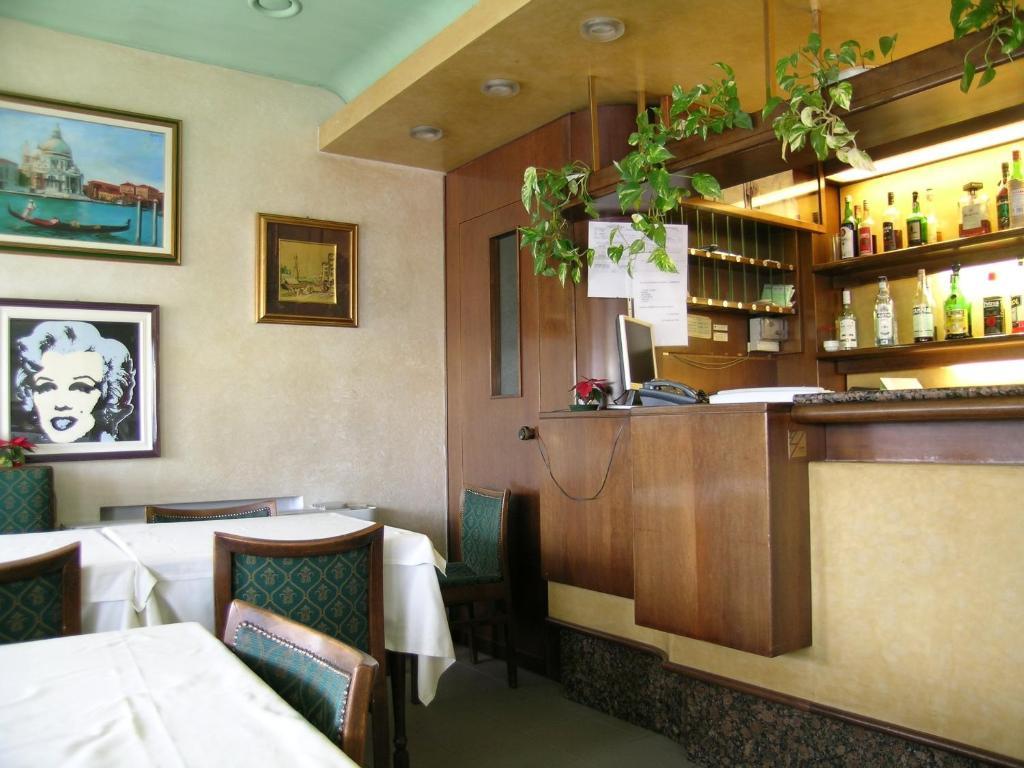 Hotel Da Vito Campagna Lupia Exterior photo