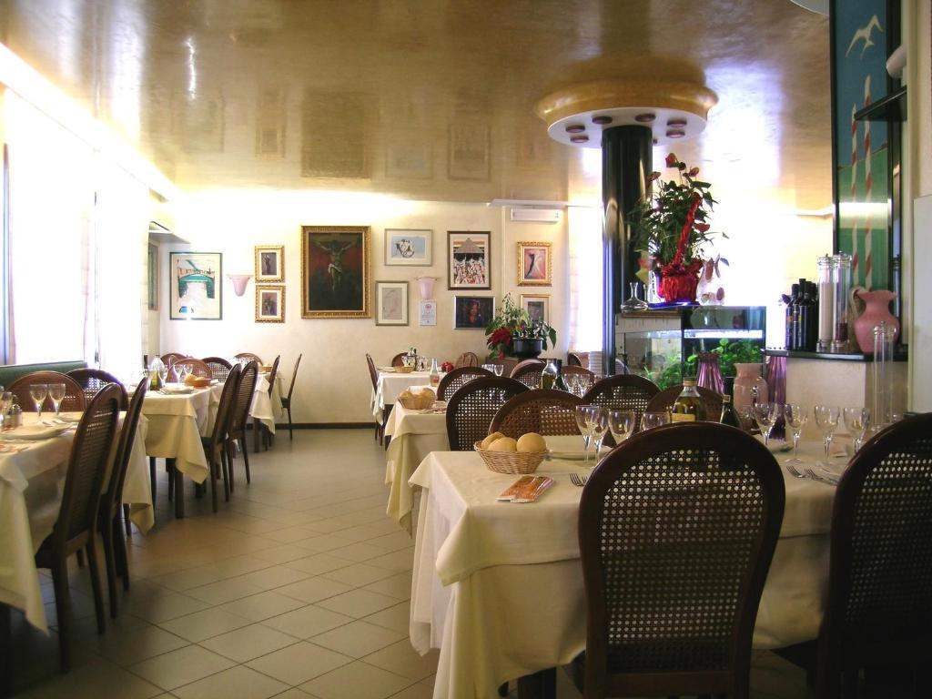 Hotel Da Vito Campagna Lupia Exterior photo