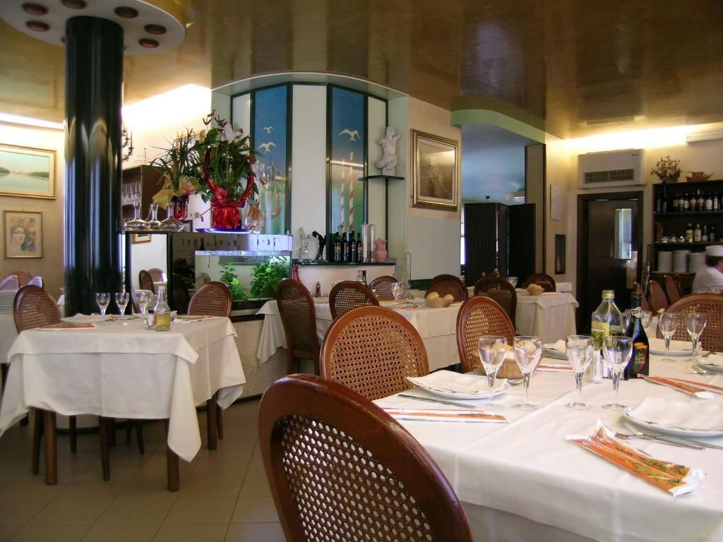 Hotel Da Vito Campagna Lupia Exterior photo