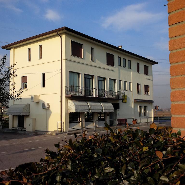 Hotel Da Vito Campagna Lupia Exterior photo