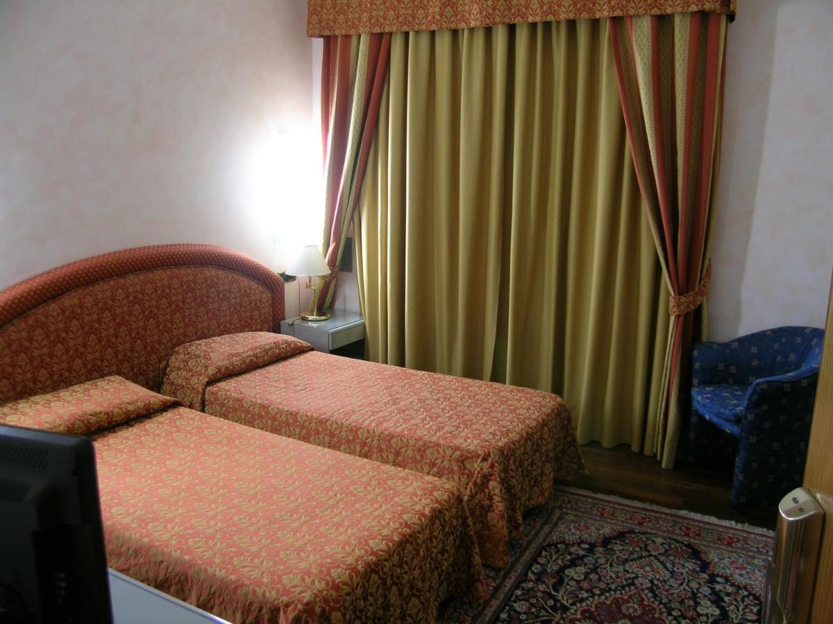 Hotel Da Vito Campagna Lupia Exterior photo